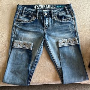 Hydraulic capris w/ detailed ankles and pockets